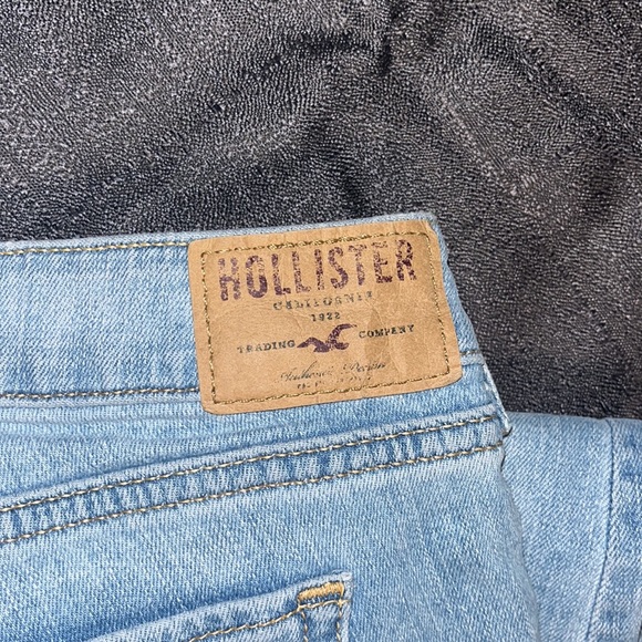 Hollister Light Wash Skinny Jeans - size 5R (W27 L31) - Picture 3 of 5